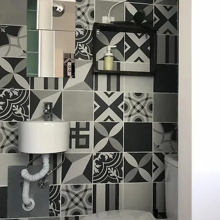 Апартаменти Alfama Patio