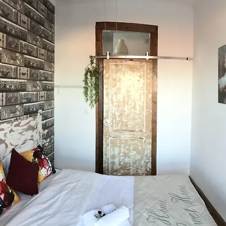Alfama Patio Апартаменти